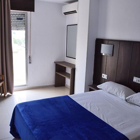 Hotel Niza Салоу Екстериор снимка