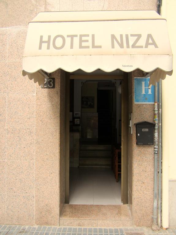 Hotel Niza Салоу Екстериор снимка