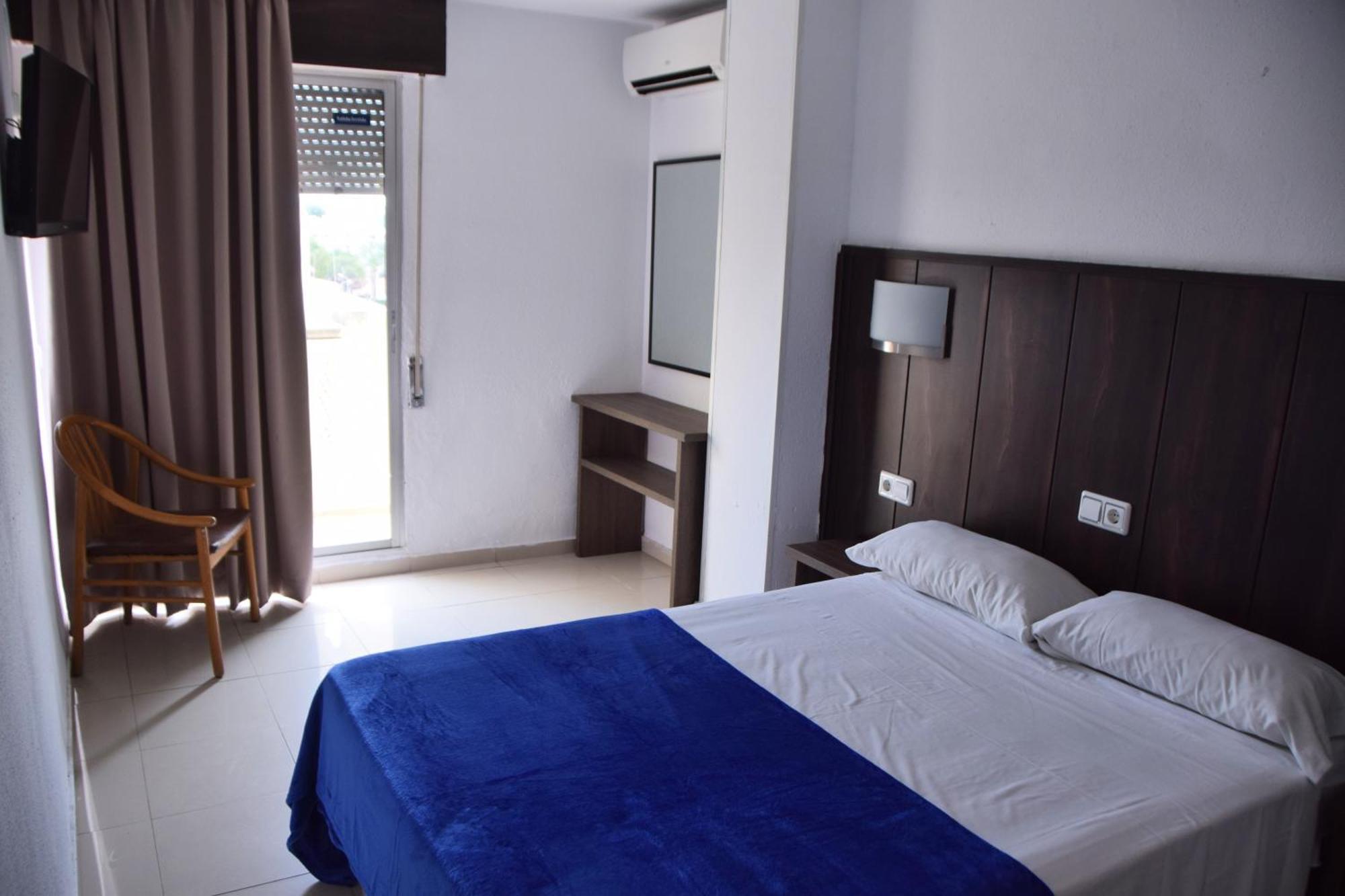 Hotel Niza Салоу Екстериор снимка