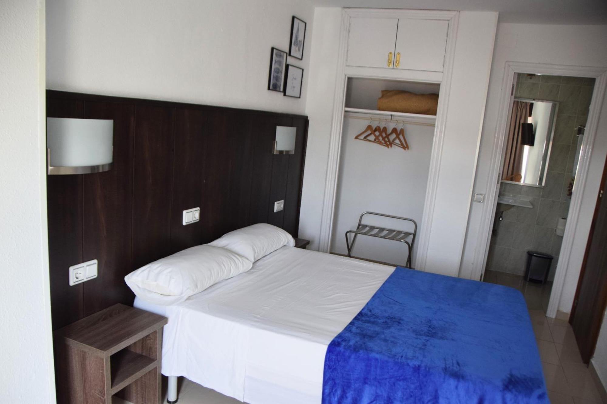 Hotel Niza Салоу Екстериор снимка