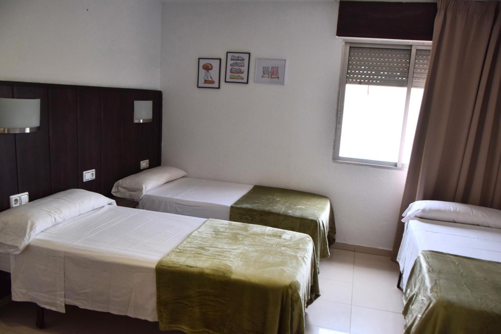 Hotel Niza Салоу Екстериор снимка