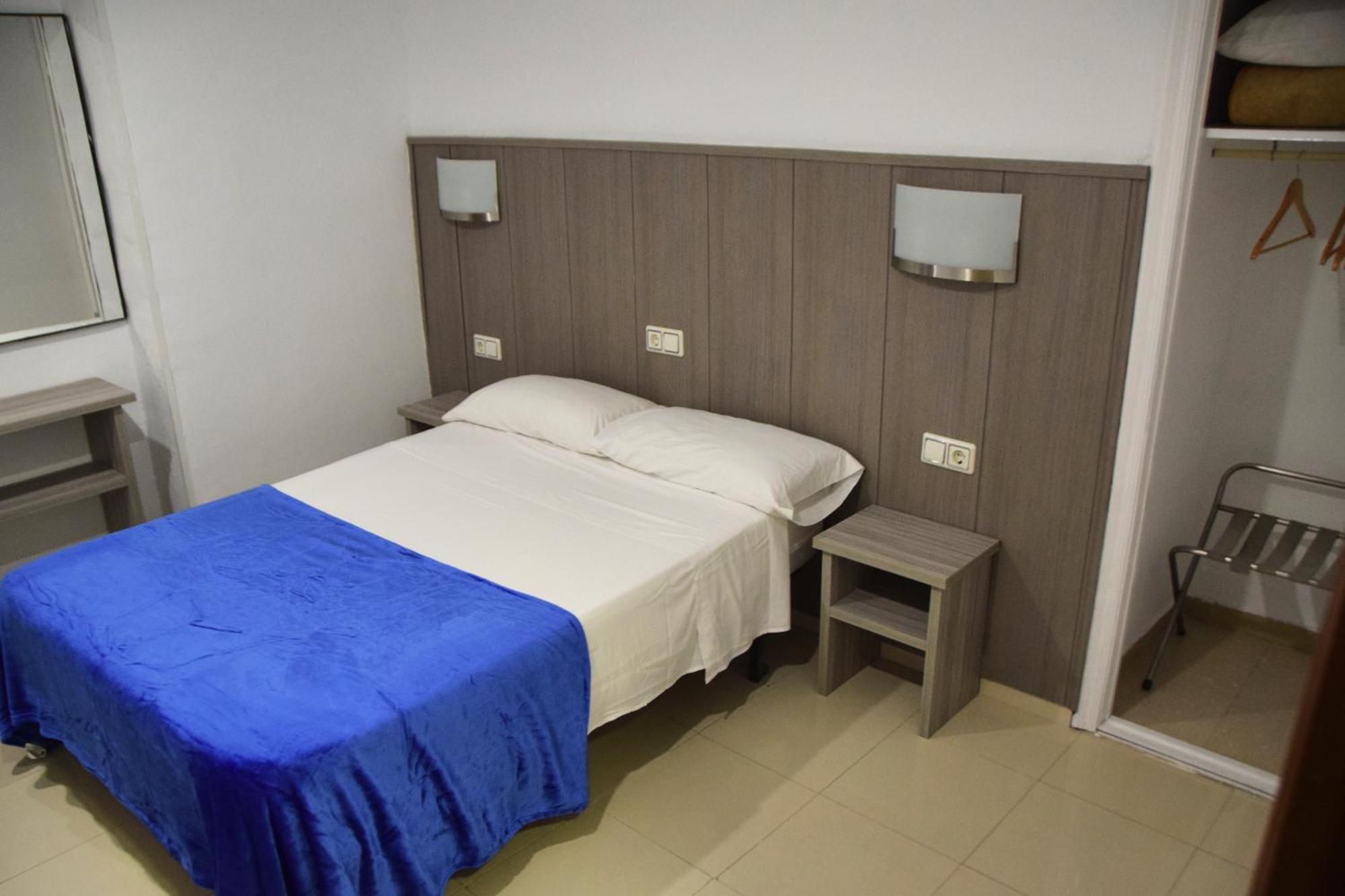 Hotel Niza Салоу Екстериор снимка
