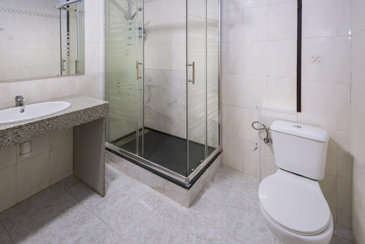 Hotel Niza Салоу Екстериор снимка