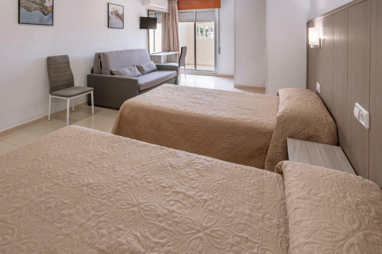 Hotel Niza Салоу Екстериор снимка