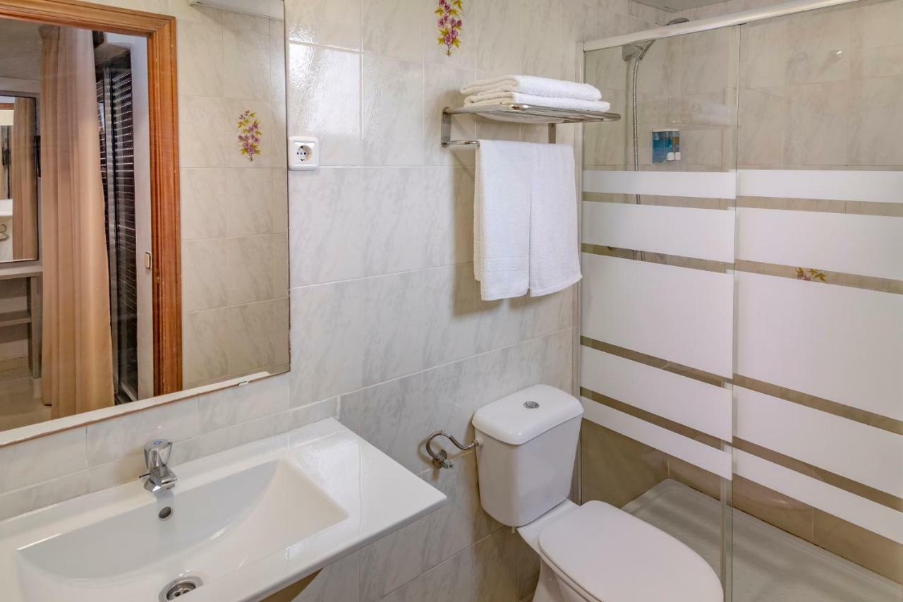 Hotel Niza Салоу Екстериор снимка