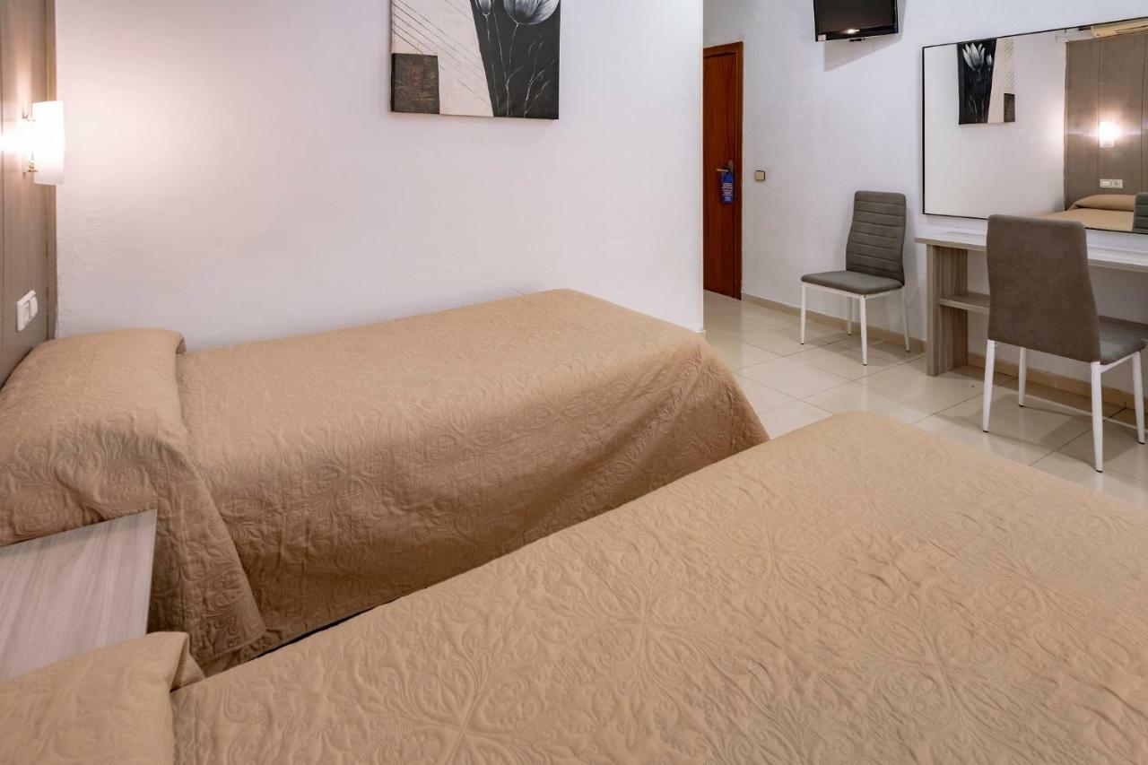 Hotel Niza Салоу Екстериор снимка
