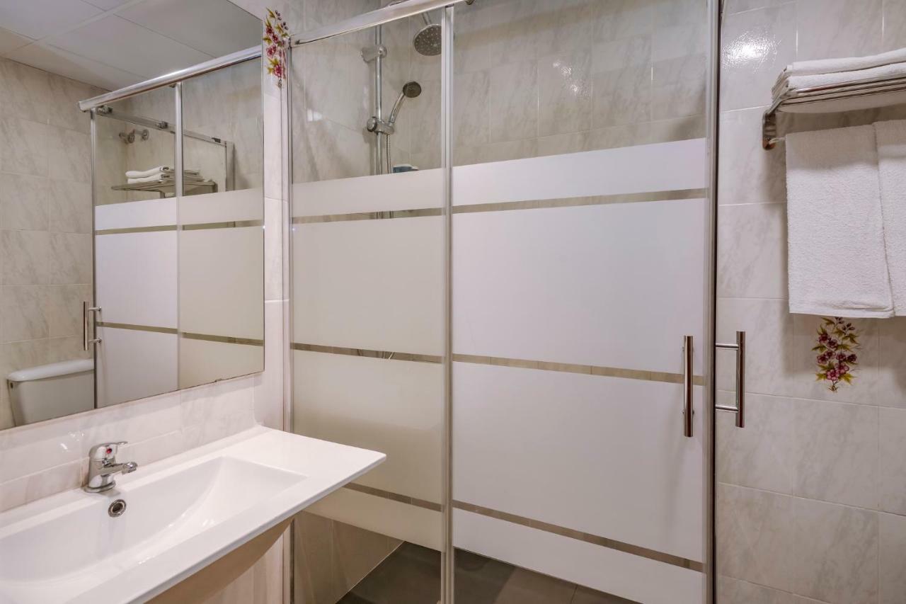 Hotel Niza Салоу Екстериор снимка