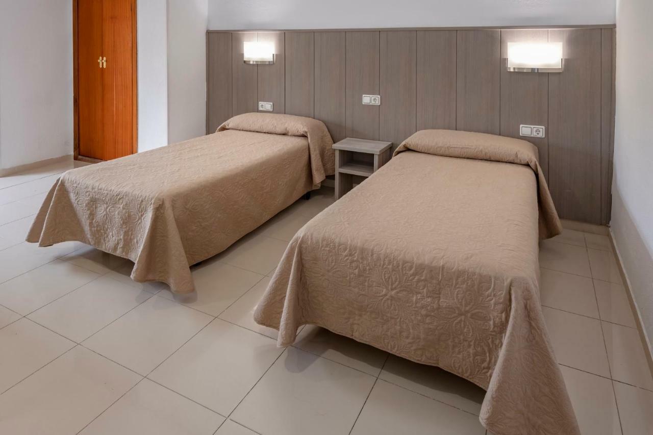 Hotel Niza Салоу Екстериор снимка