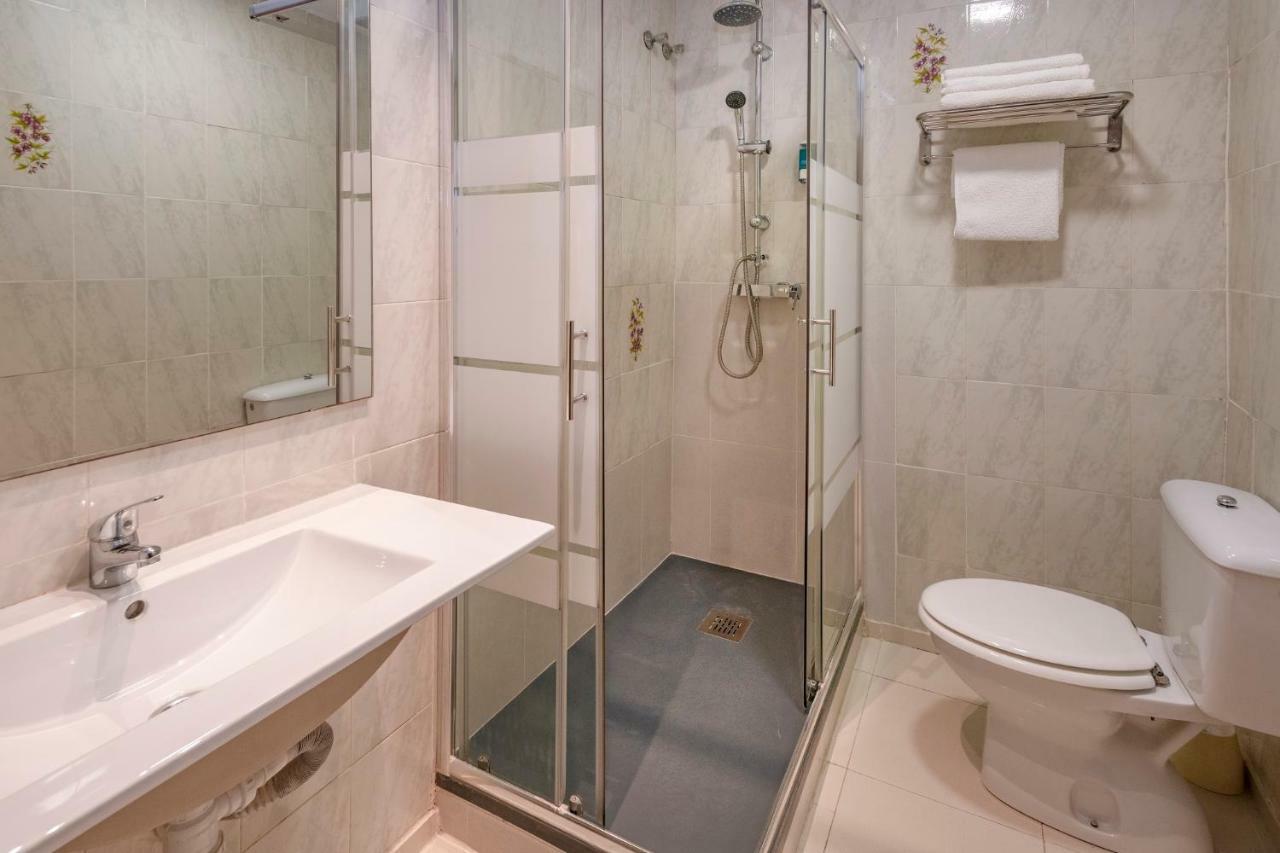 Hotel Niza Салоу Екстериор снимка